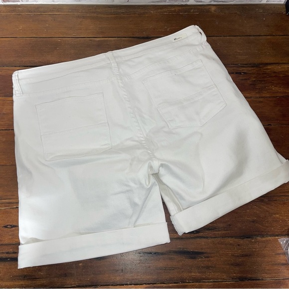 Kut from the Kloth White Jean Shorts Classic Denim Style - Picture 5 of 5